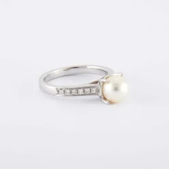 Bague Solitaire Perle et diamants
