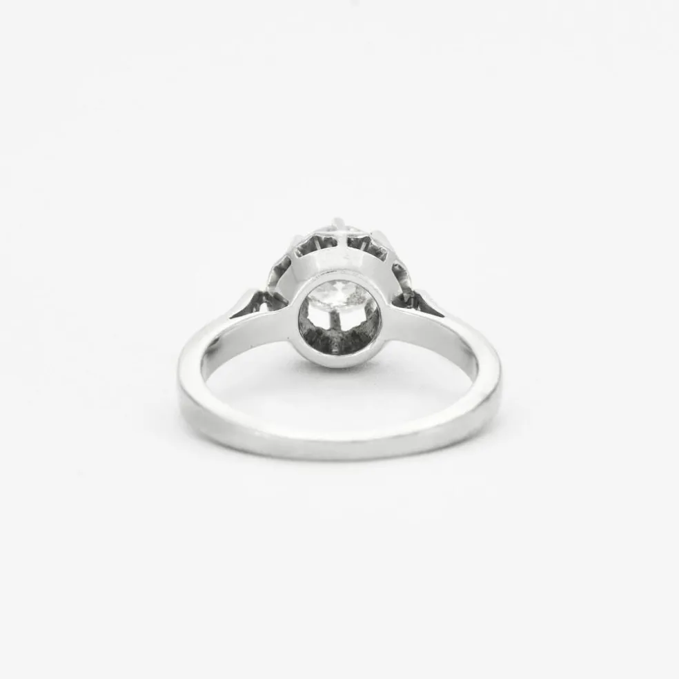 Bague solitaire platine, or gris et diamant.