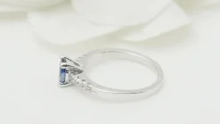 Bague solitaire saphir et diamants