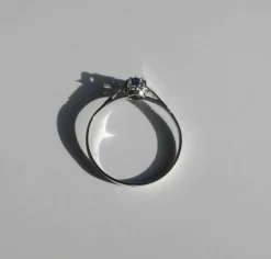 Bague solitaire saphir or blanc et platine