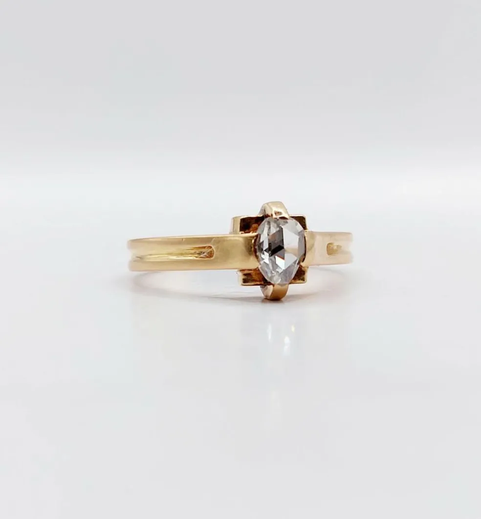 Bague solitaire victorienne or rose diamant poire