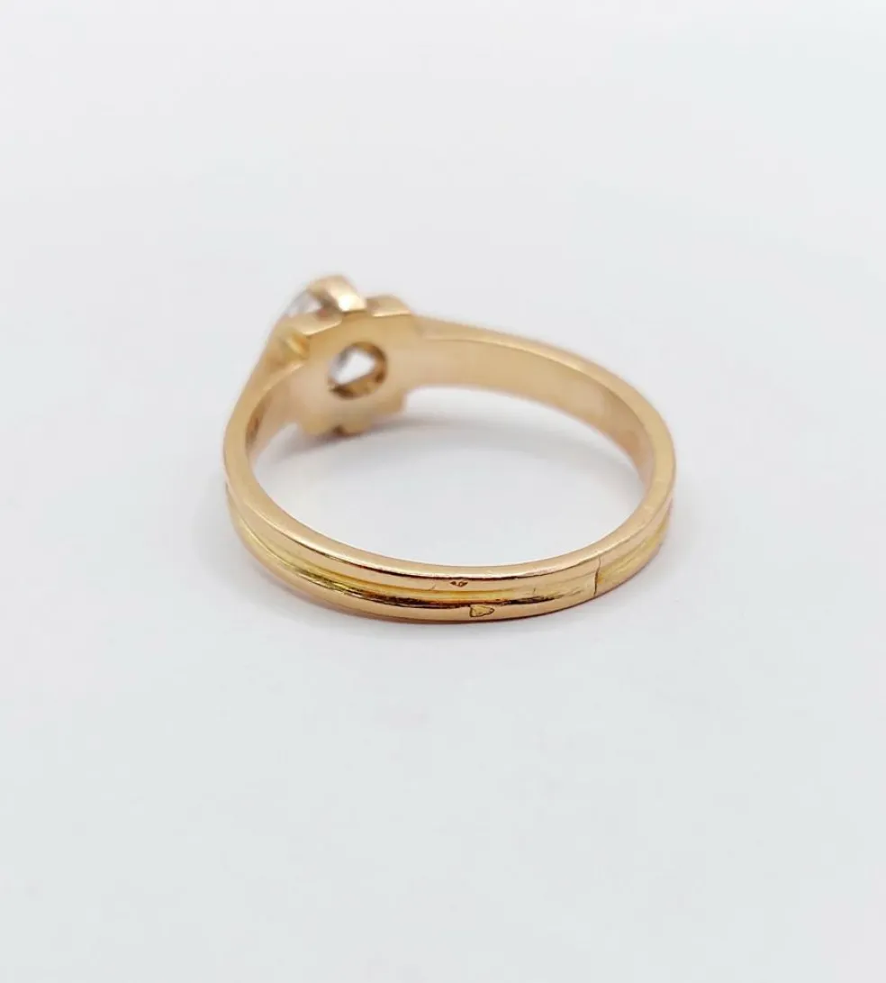 Bague solitaire victorienne or rose diamant poire