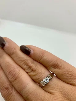 bague solitaire vintage diamant 0.18ct