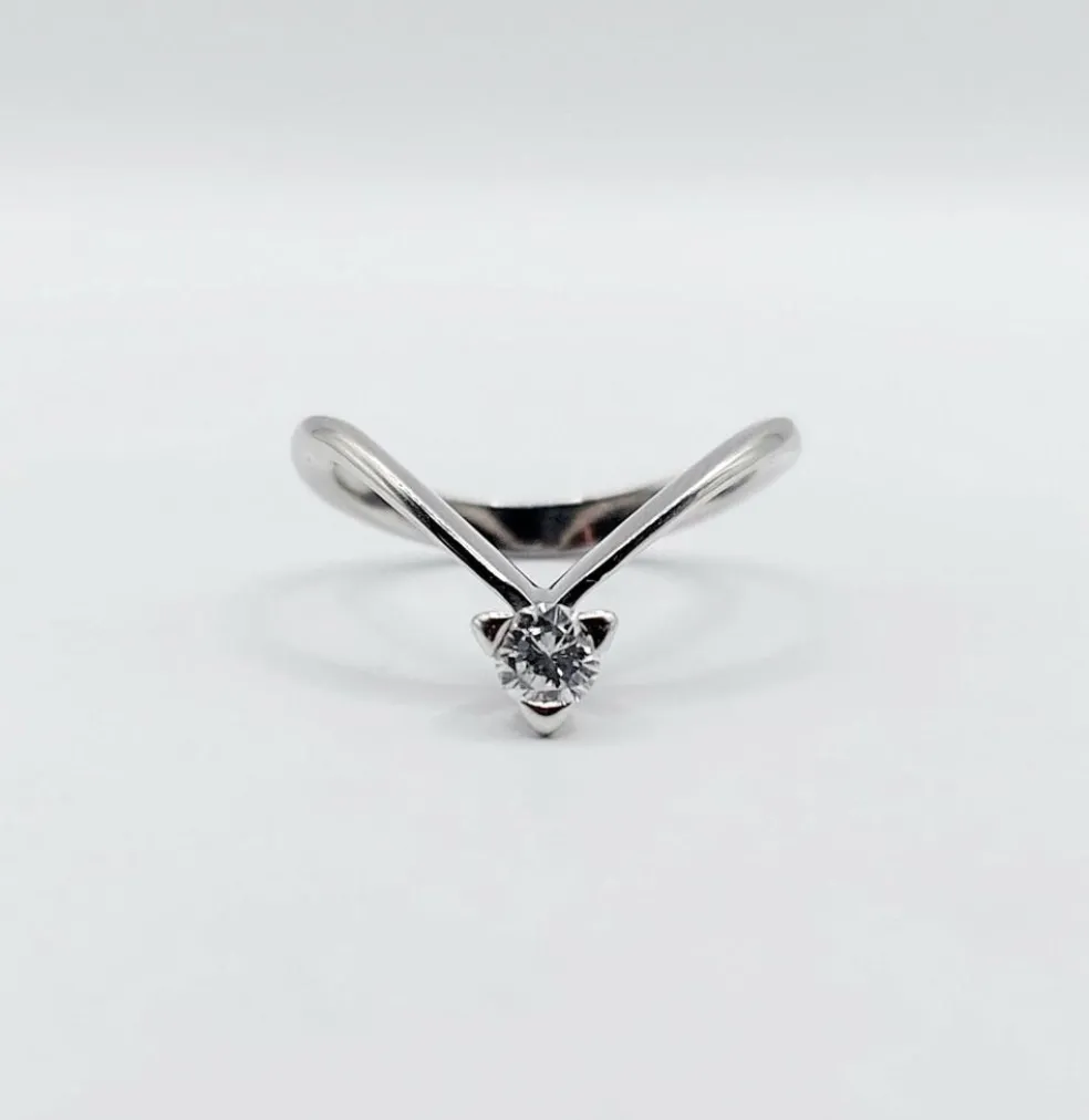 Bague solitaire vintage or blanc diamant taille brillant 0,20 carat