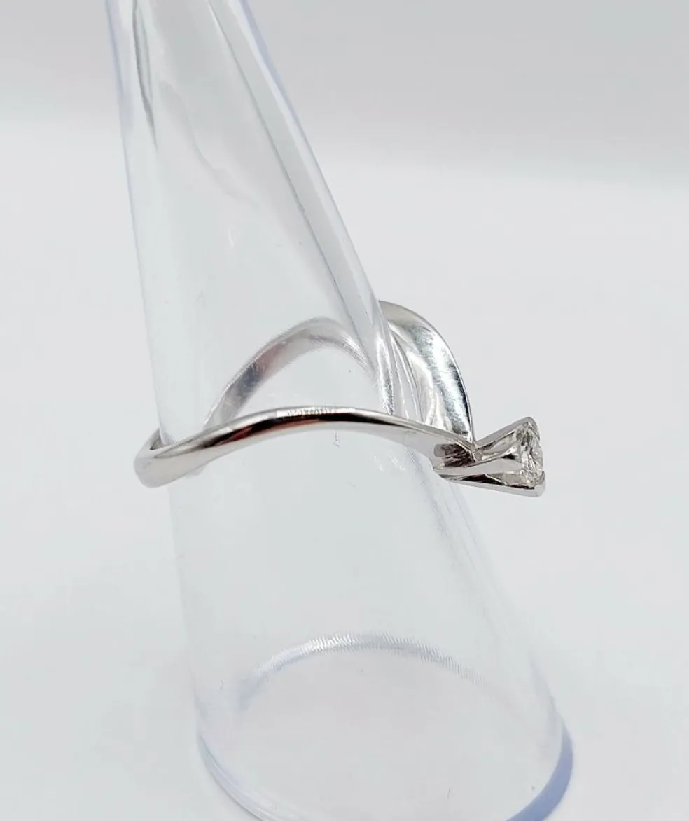 Bague solitaire vintage or blanc diamant taille brillant 0,20 carat