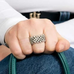 Bague souple, or gris et diamants