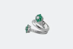 Bague spirale avec diamants et pierres vertes