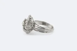 Bague spirale en or blanc avec diamant