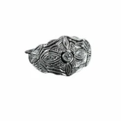 Bague style ancien, or blanc diamants
