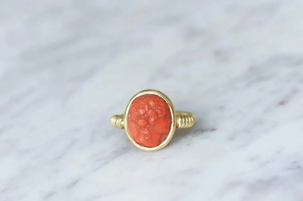 Bague style antique camée corail