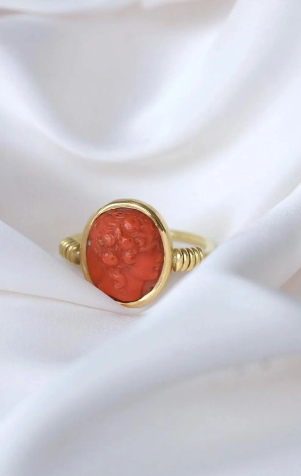 Bague style antique camée corail