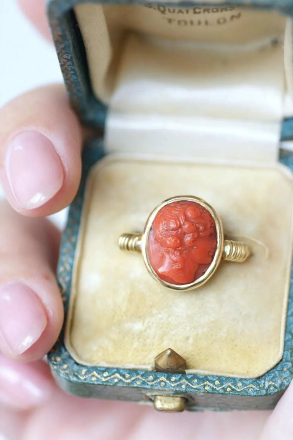 Bague style antique camée corail
