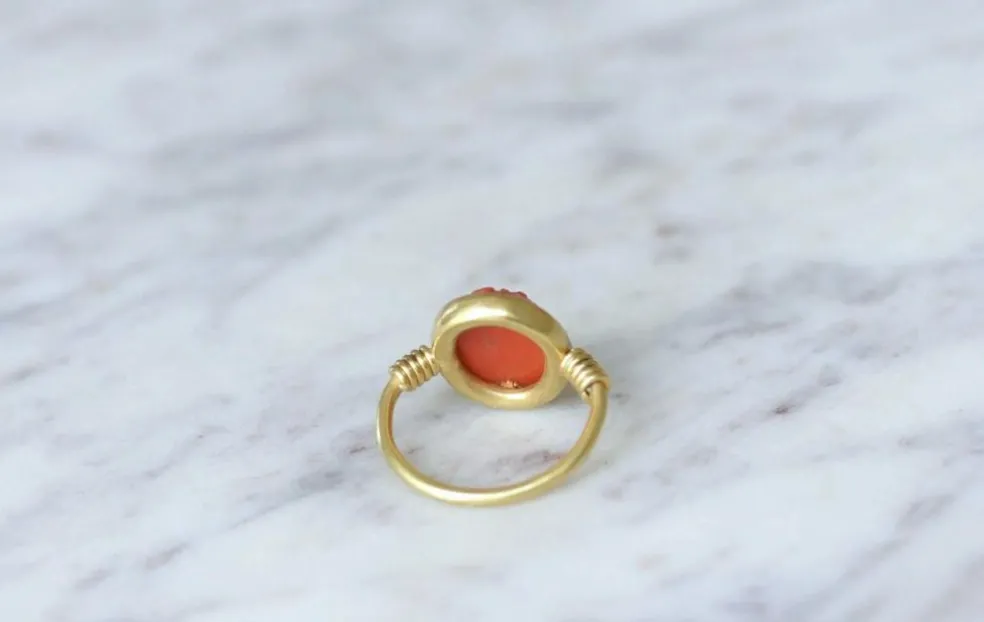 Bague style antique camée corail