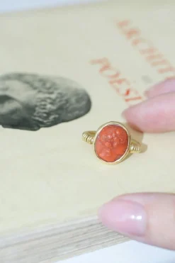 Bague style antique camée corail
