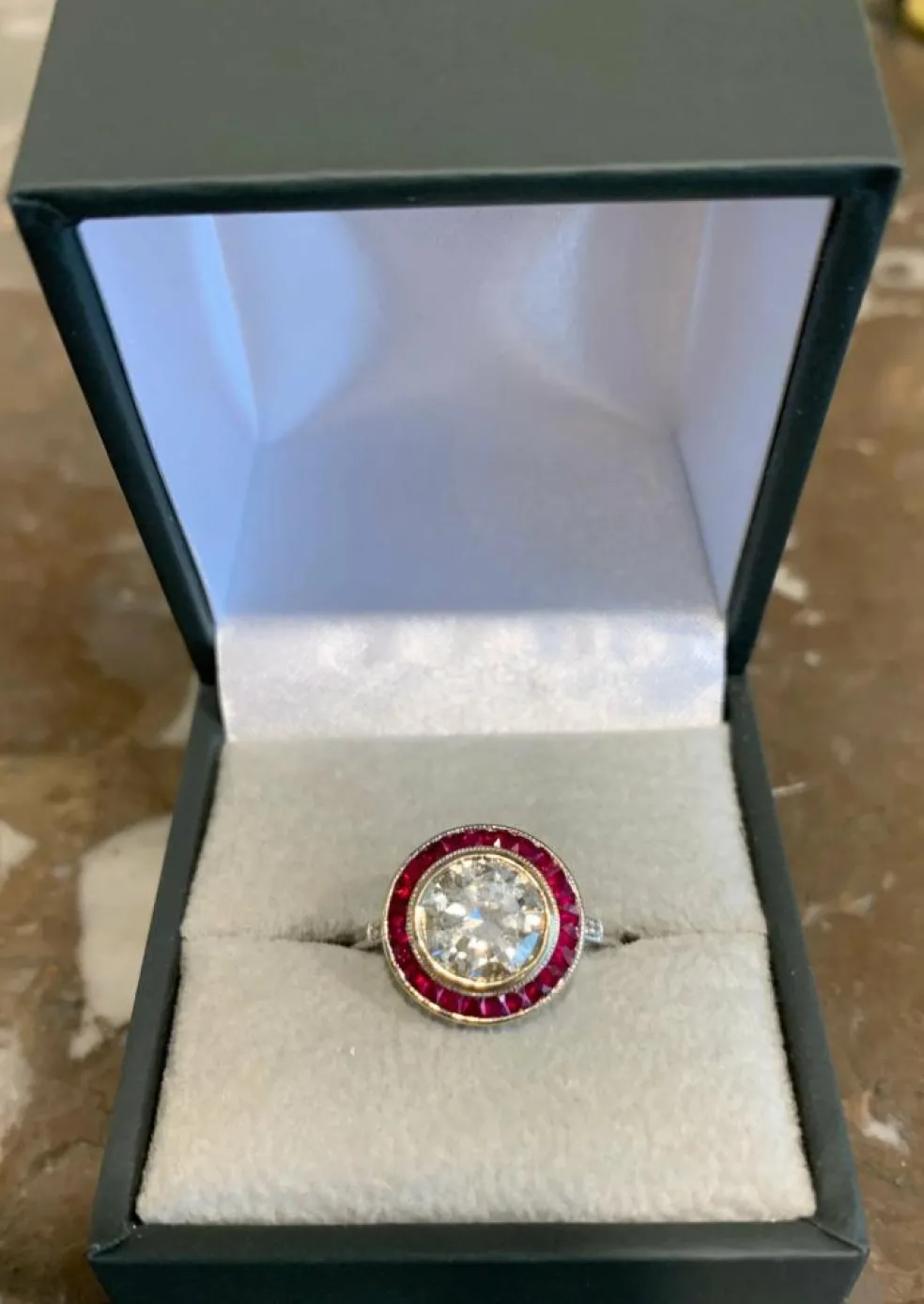 Bague Style Art Déco Diamants Rubis Or Gris (Certificat)