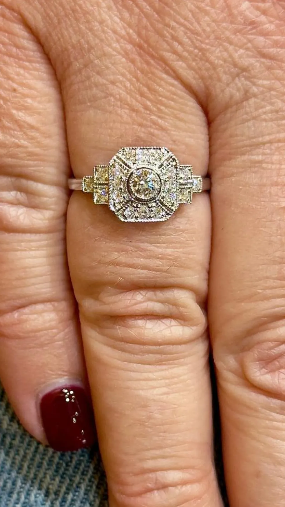 Bague style art déco en or blanc 18 carats et diamants