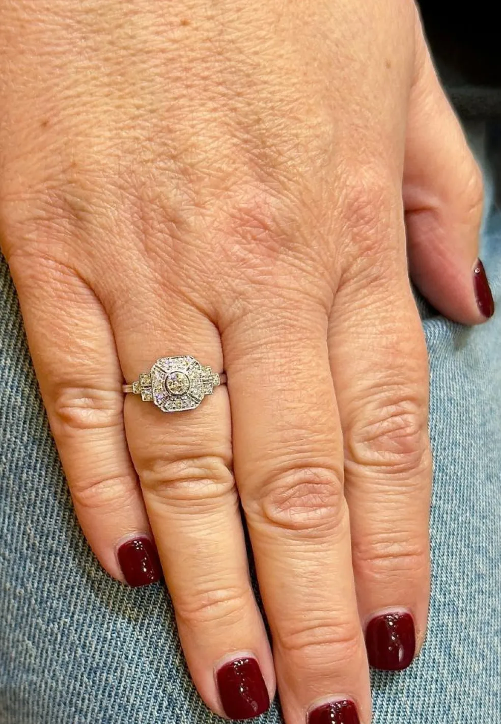 Bague style art déco en or blanc 18 carats et diamants