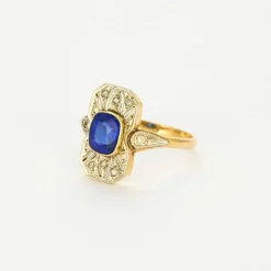Bague style Art Déco or jaune et or blanc, saphir synthétique et diamants