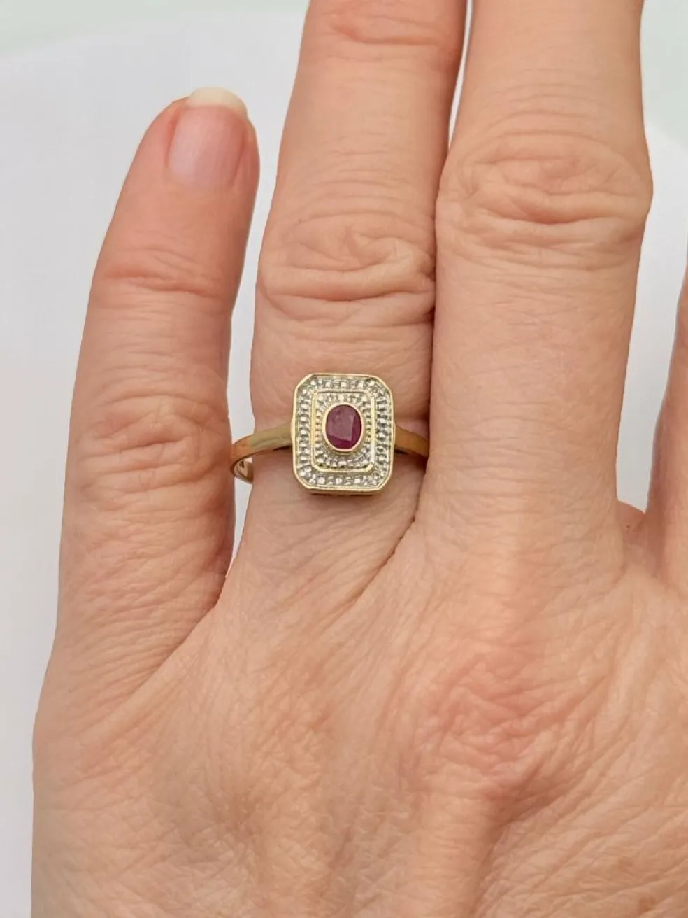 Bague style Art Déco or, rubis, diamants taille rose