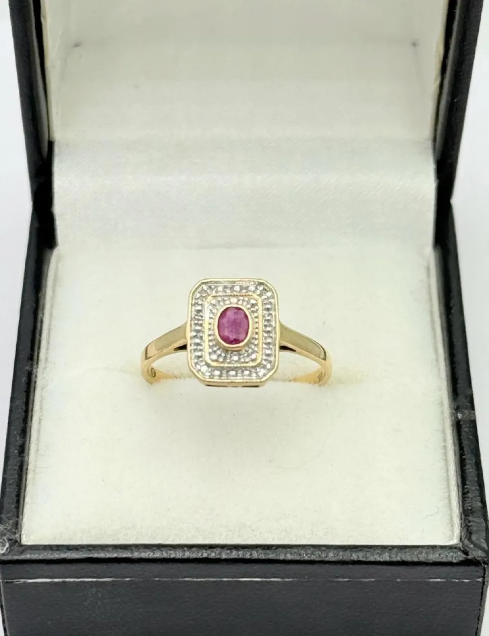 Bague style Art Déco or, rubis, diamants taille rose