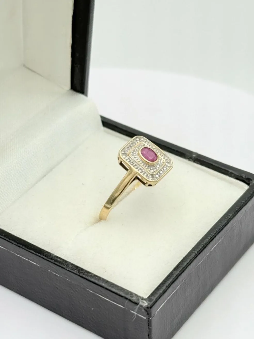 Bague style Art Déco or, rubis, diamants taille rose