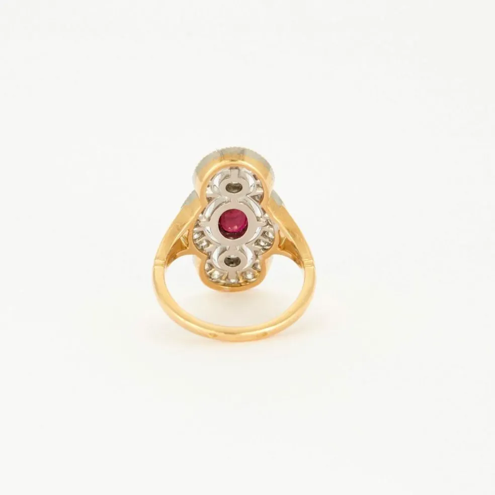 Bague Style Art Deco en or jaune, platine, diamants et centre Rubis