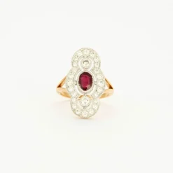 Bague Style Art Deco en or jaune, platine, diamants et centre Rubis