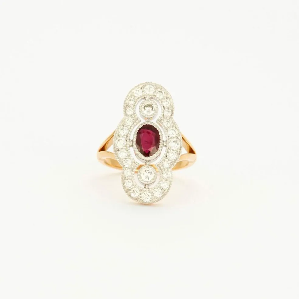 Bague Style Art Deco en or jaune, platine, diamants et centre Rubis
