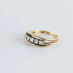 Bague style jarretière 5 Diamants
