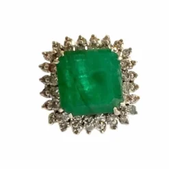 Bague style rétro 1945 en or blanc, diamants et émeraude