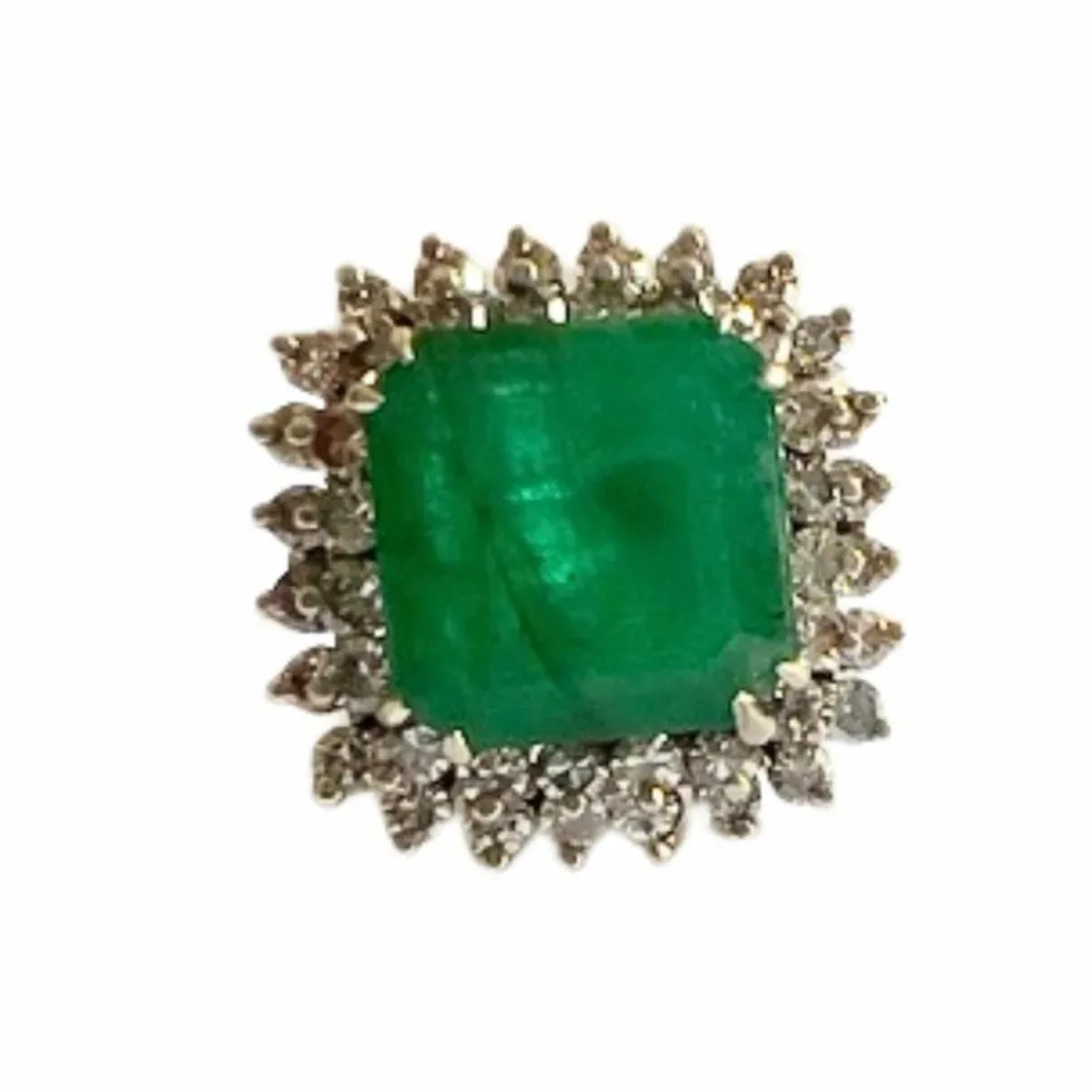 Bague style rétro 1945 en or blanc, diamants et émeraude