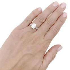 Bague taille émeraude, or blanc.