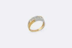 Bague taille princesse en or jaune et or blanc avec diamants