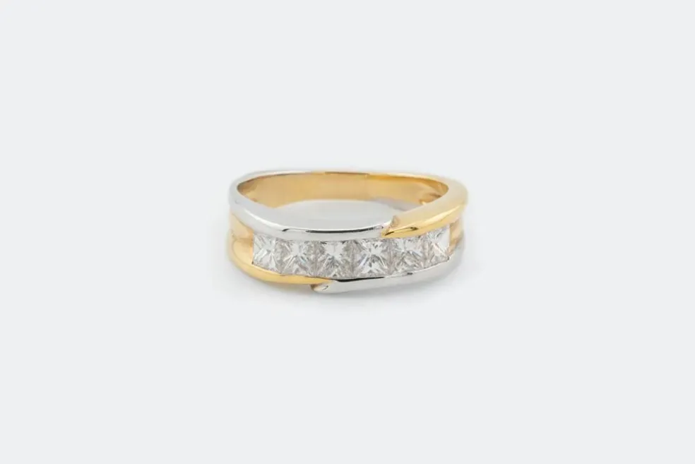 Bague taille princesse en or jaune et or blanc avec diamants