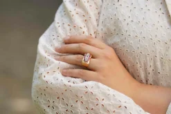 Bague tank 1940 or, platine, diamants et rubis