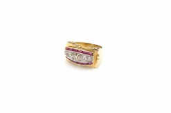 Bague tank 1940 or, platine, diamants et rubis