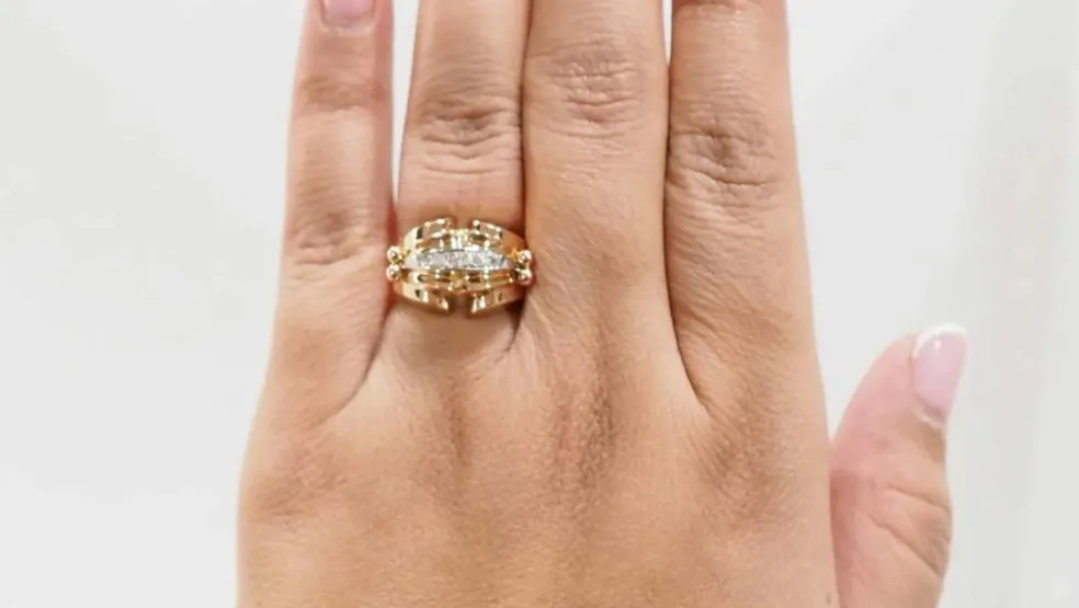 Bague tank des années 40 en or rose et diamants
