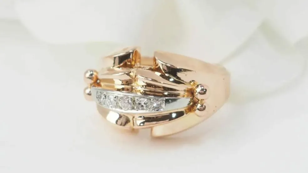 Bague tank des années 40 en or rose et diamants
