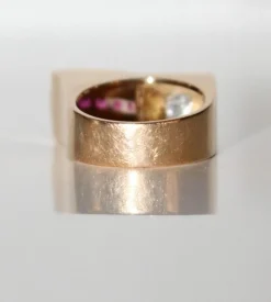 Bague Tank Diamant Et Pierres Rouges