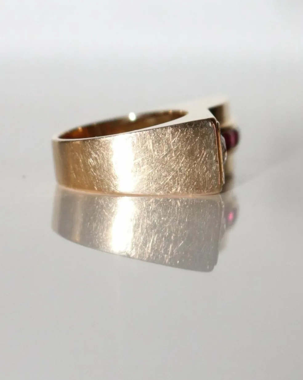 Bague Tank Diamant Et Pierres Rouges