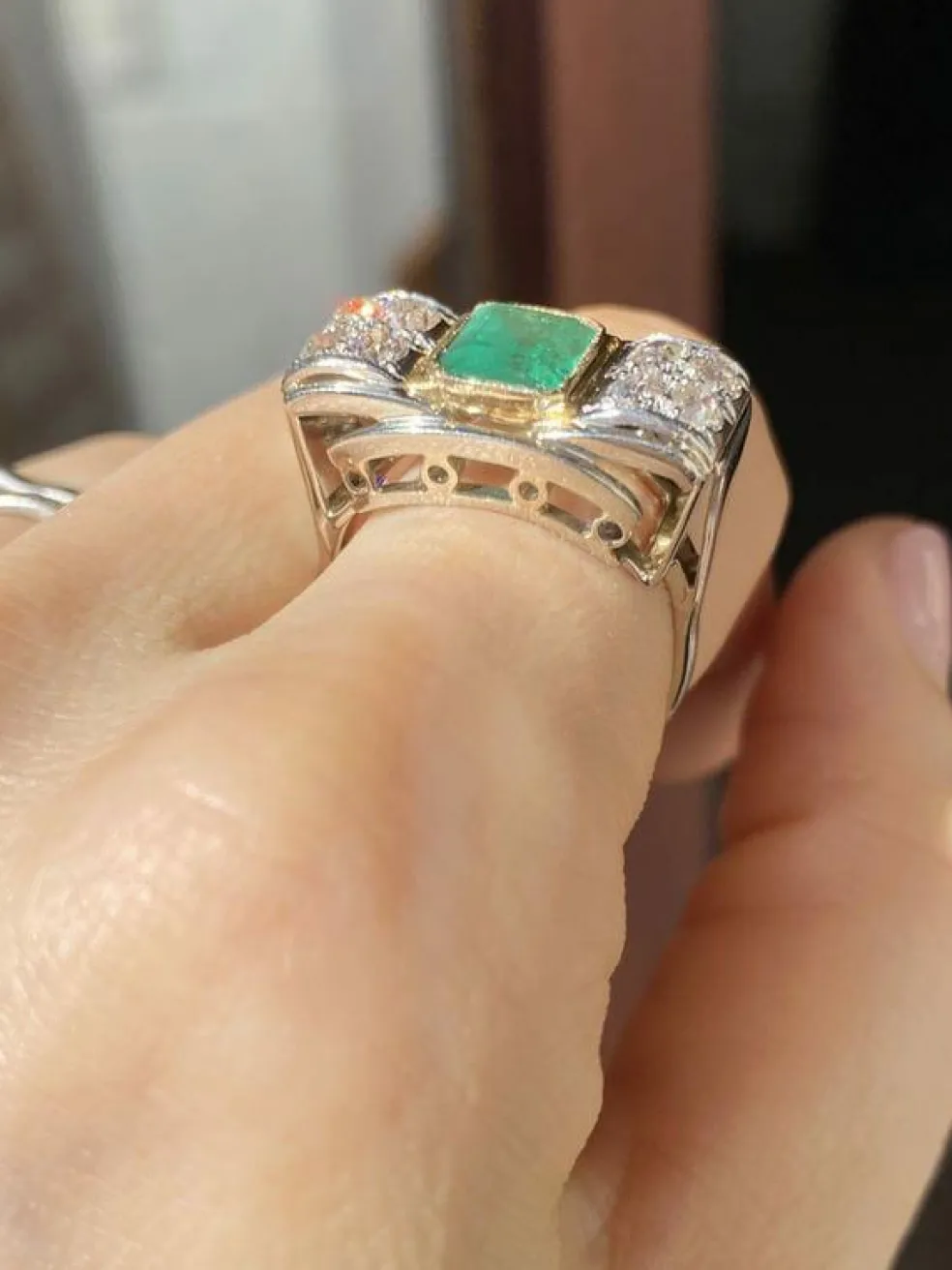 Bague Tank en or blanc et jaune, émeraude et diamants