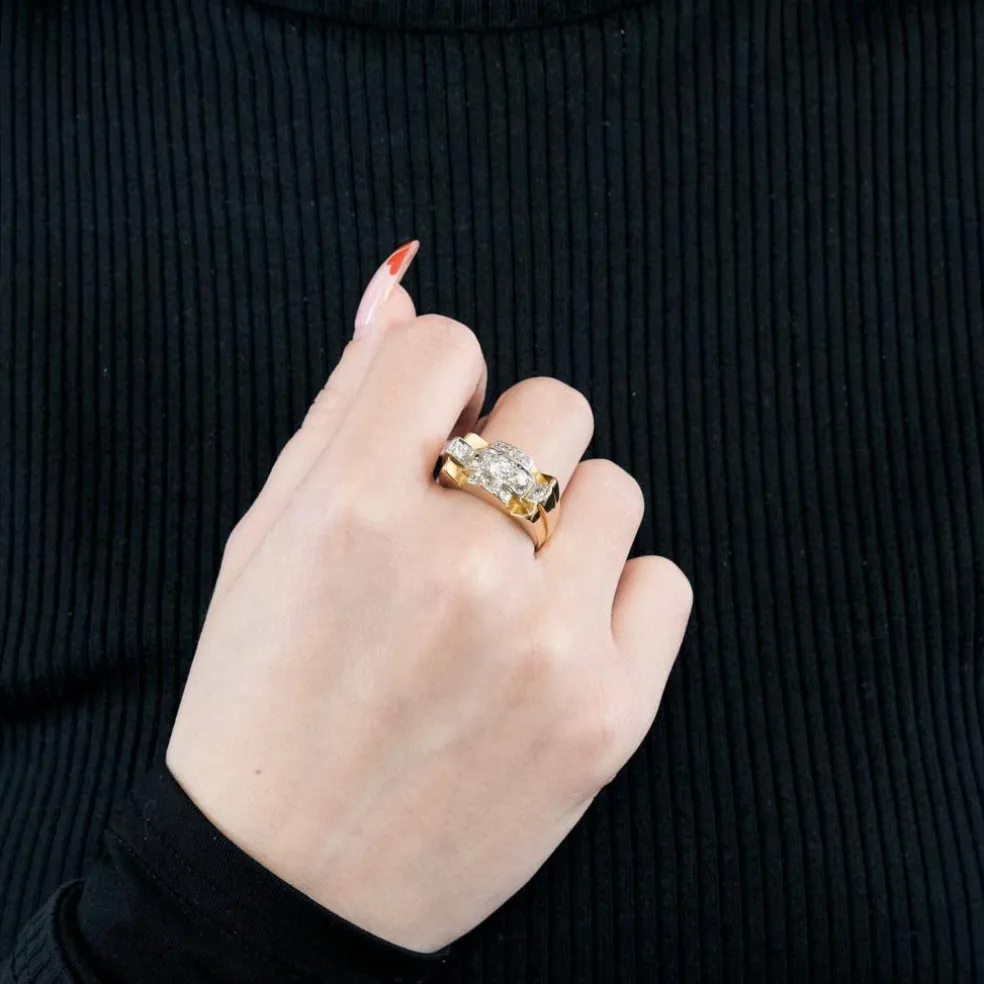 Bague Tank en or jaune et diamants.