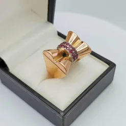Bague tank noeud vintage rubis