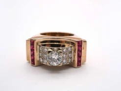 Bague Tank or jaune, diamants, rubis