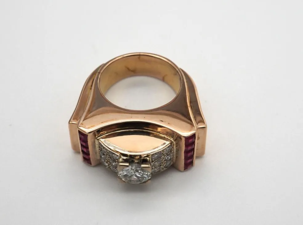 Bague Tank or jaune, diamants, rubis