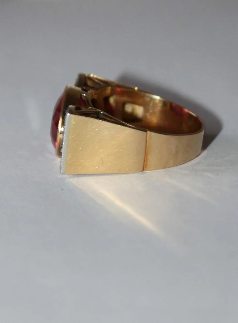 Bague Tank Or Jaune Et Platine, Saphir rose Verneuil Et Diamants