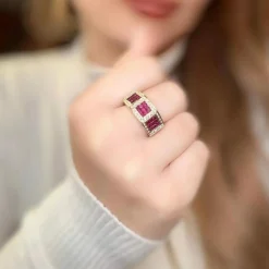 Bague Tank or jaune rubis diamants
