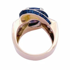 Bague Tank or rose, diamants, saphirs.