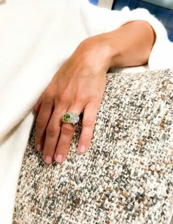 Bague tank or rose et platine en diamant et péridot