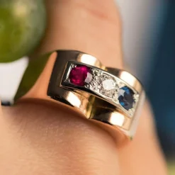 Bague Tank patriotique Saphir Diamant Rubis